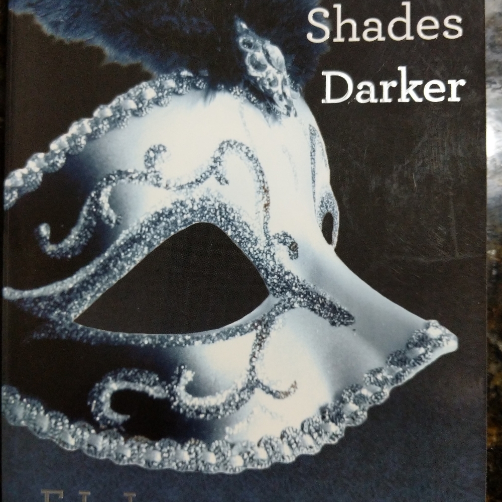 Book - Fifty Shades of Darker